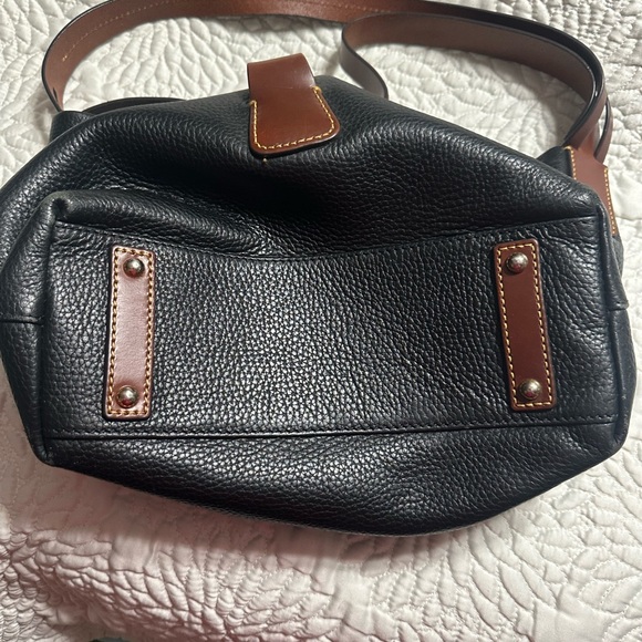 Dooney & Bourke black & brown leather shoulder bag with gold “C” ring/clasp. - Picture 4 of 13